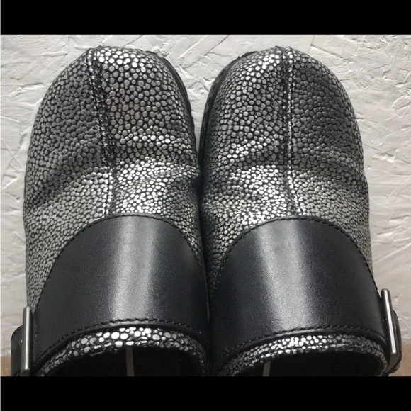Klogs Austin Stingray Women's Clogs Silver Black Leather Size 8M Work Nursing - Picture 4 of 14